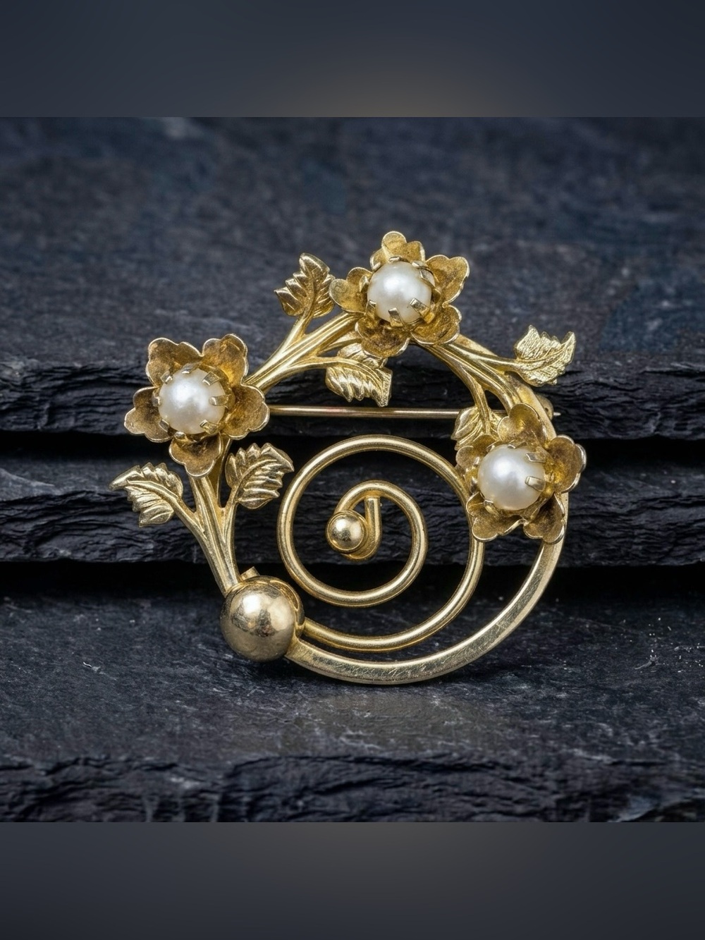 Vintage 50s Retro Faux Pearl Flower Blossom Swirl Open Circle Gold Tone Brooch